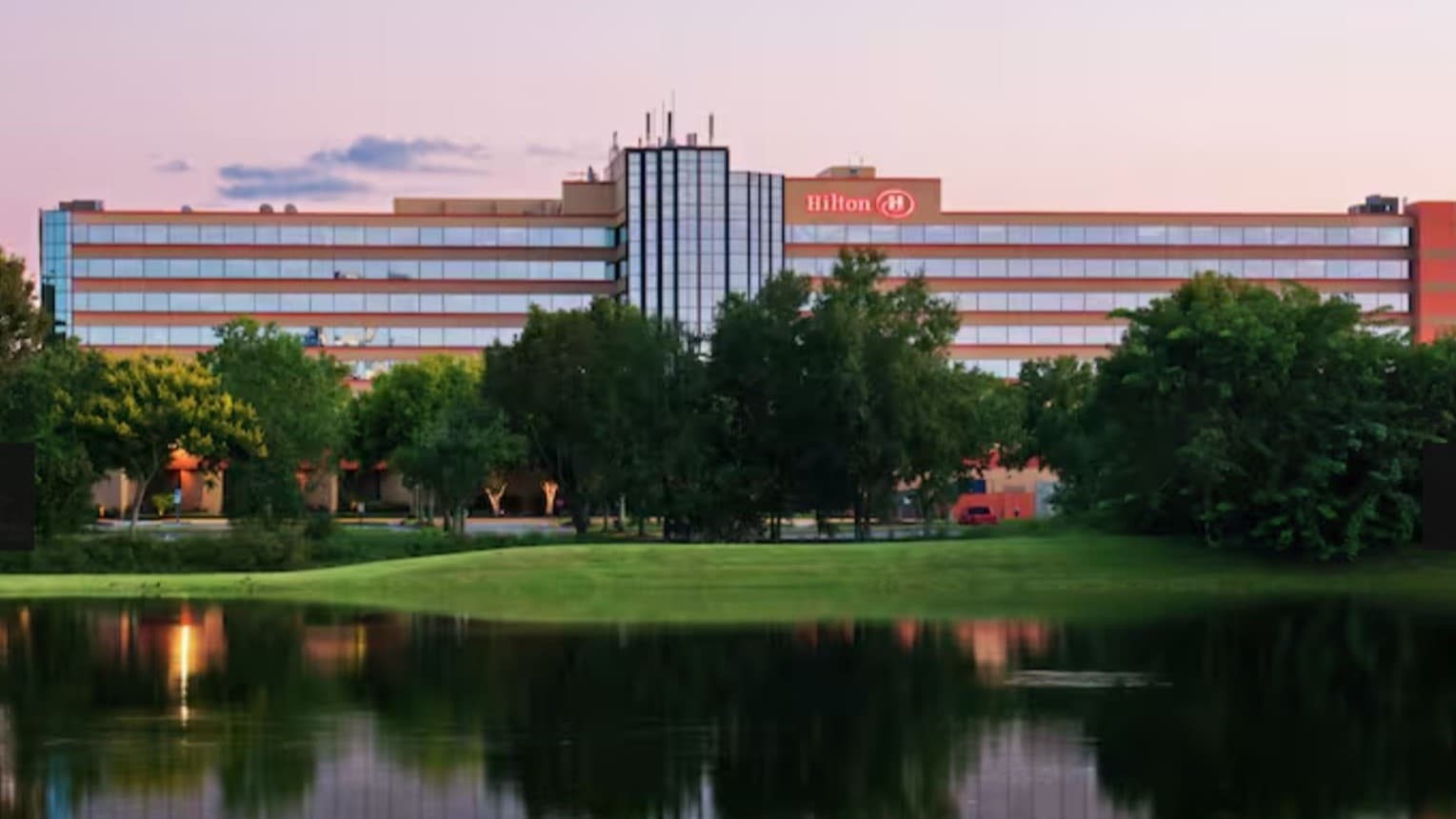 //assets.onlocationexp.com/prod/images/Hilton Altamonte Outside View 16x9.JPG