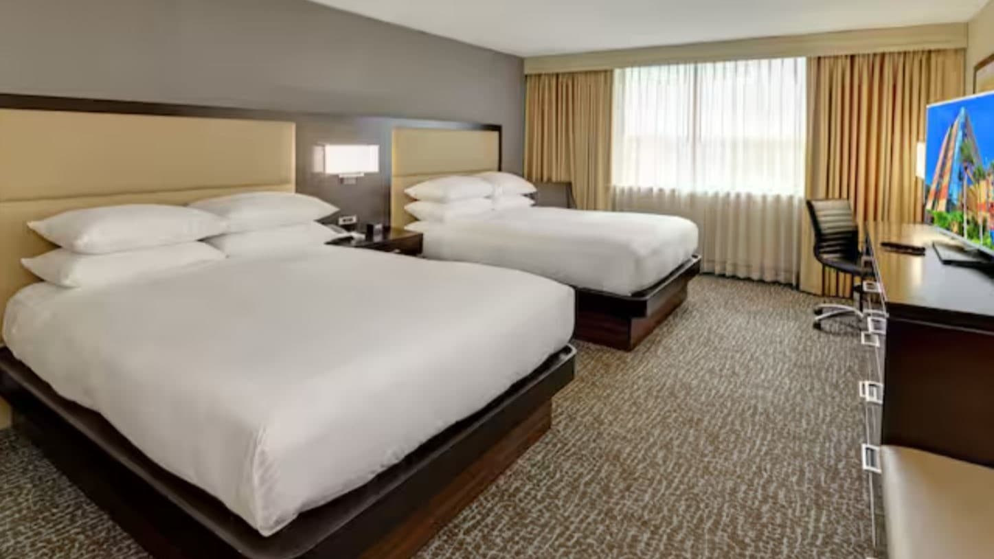 //assets.onlocationexp.com/prod/images/Hilton Altamonte Room 16x9.JPG