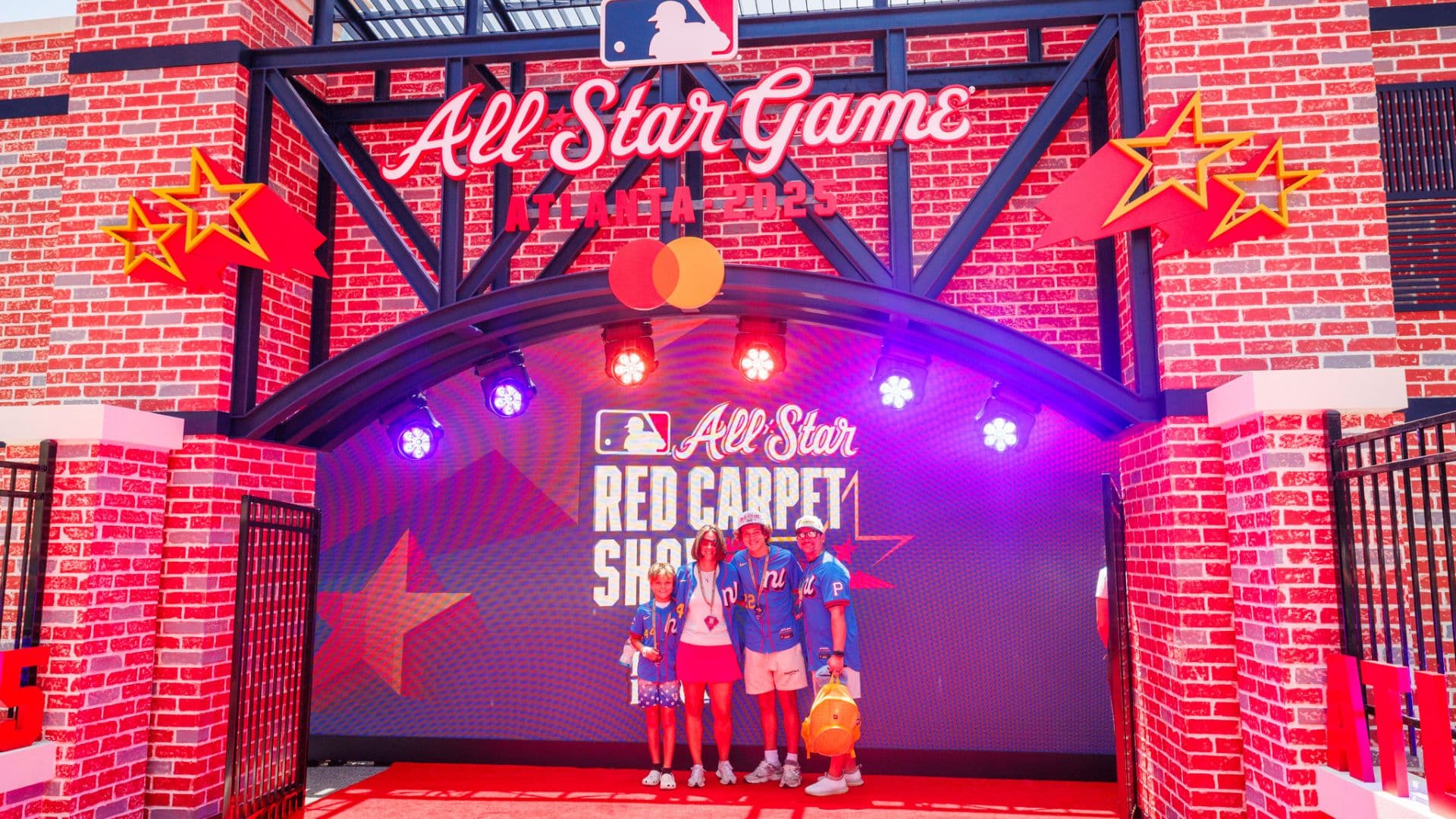 //assets.onlocationexp.com/prod/images/MLB-ASG-26-REDCARPET.jpg