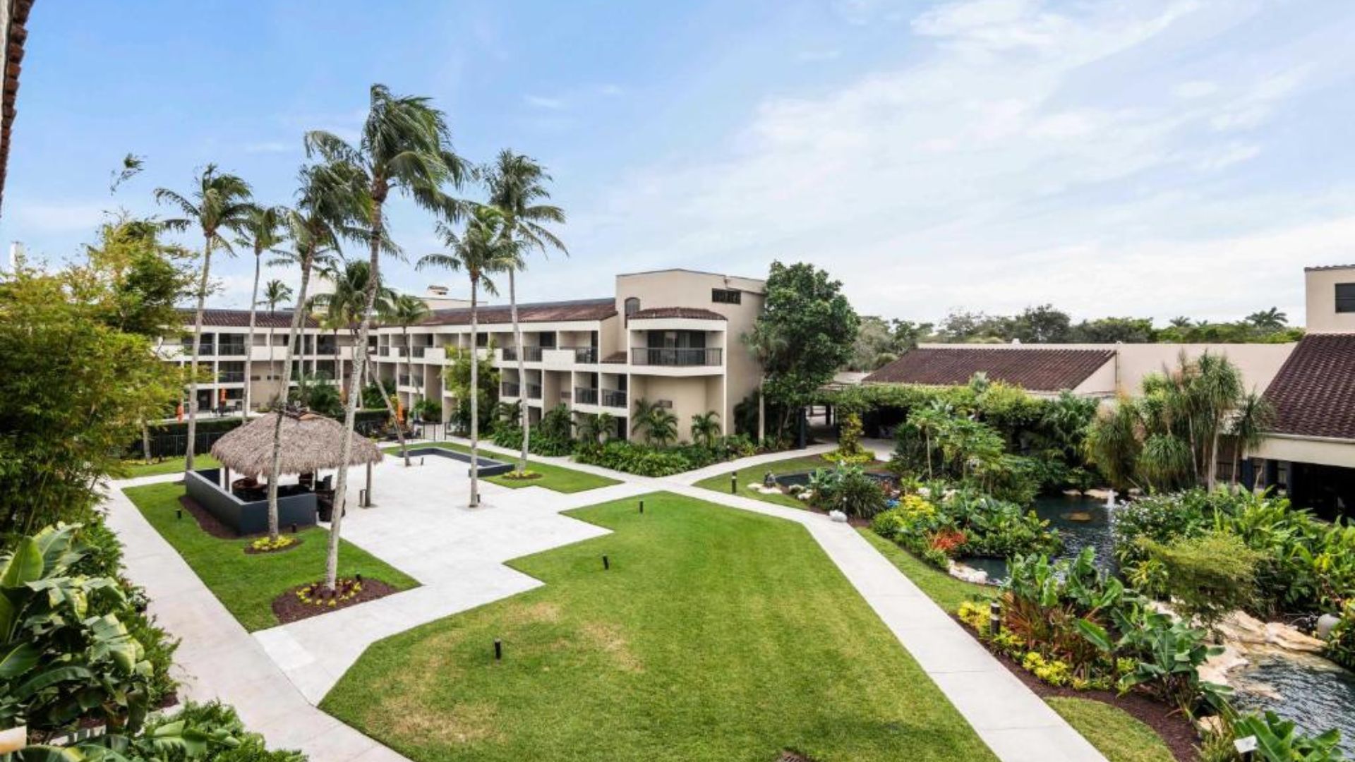 //assets.onlocationexp.com/prod/images/Miami Lakes Hotel on Main Exterior.jpg