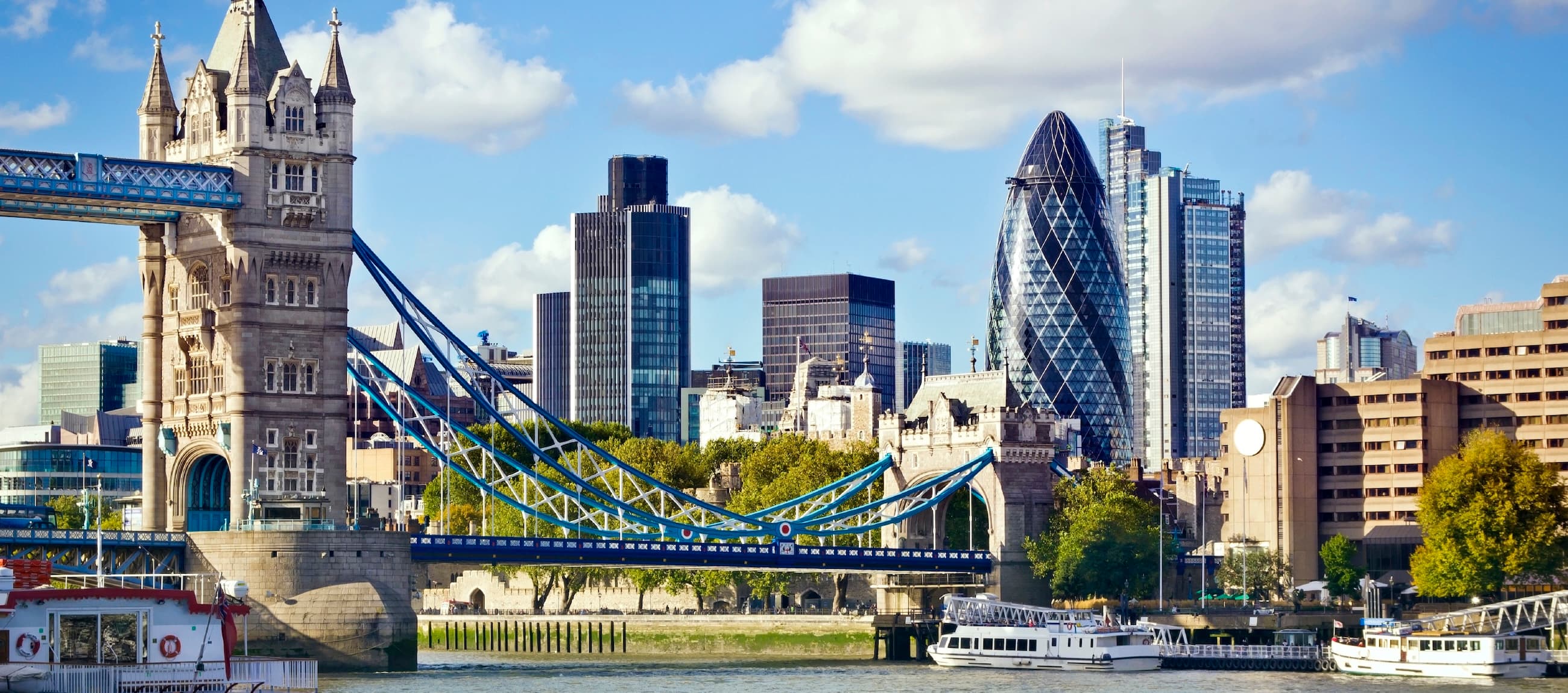 //assets.onlocationexp.com/prod/images/NFL IG London City Card 5.jpg