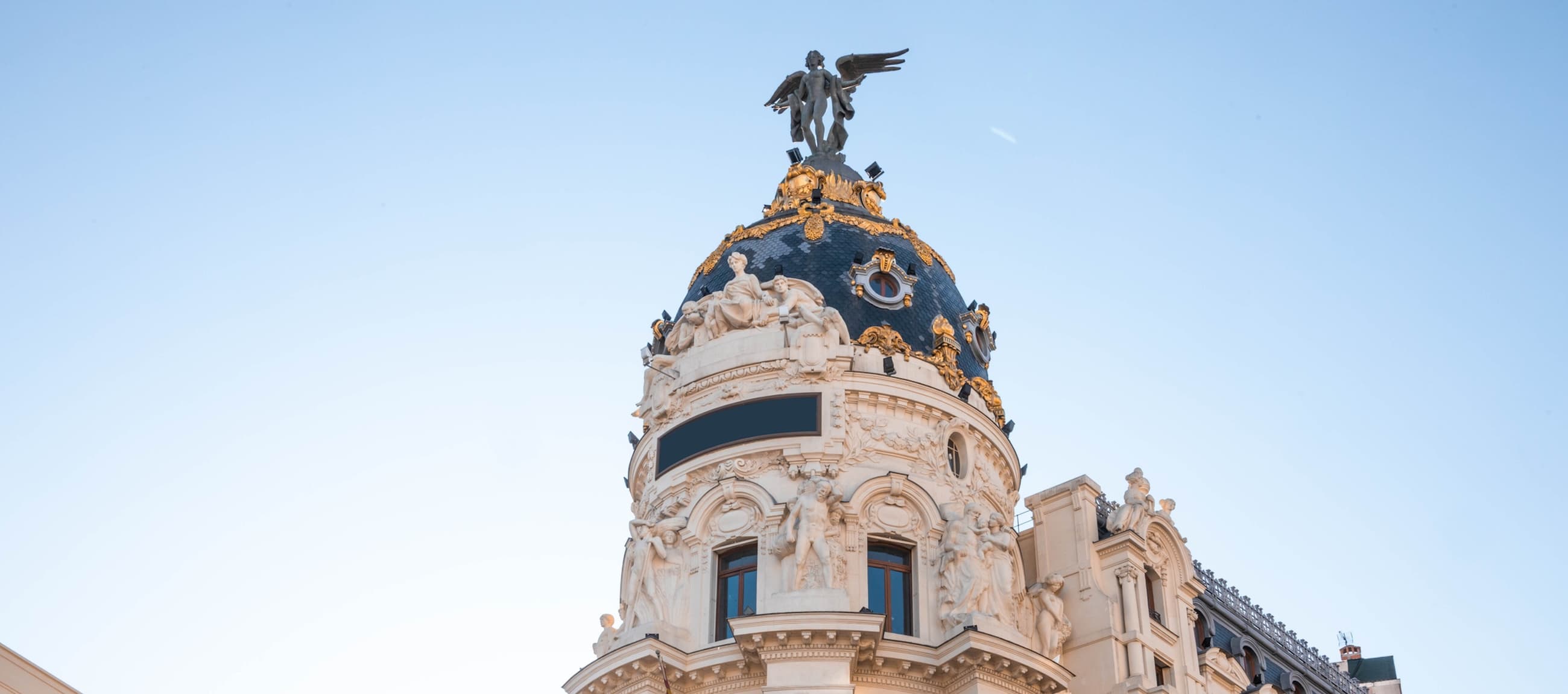//assets.onlocationexp.com/prod/images/NFL IG Madrid City Card 1.jpg