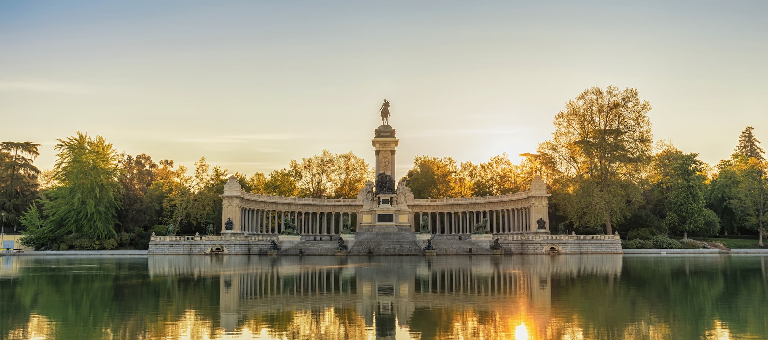 //assets.onlocationexp.com/prod/images/NFL IG Madrid City Card 5.jpg