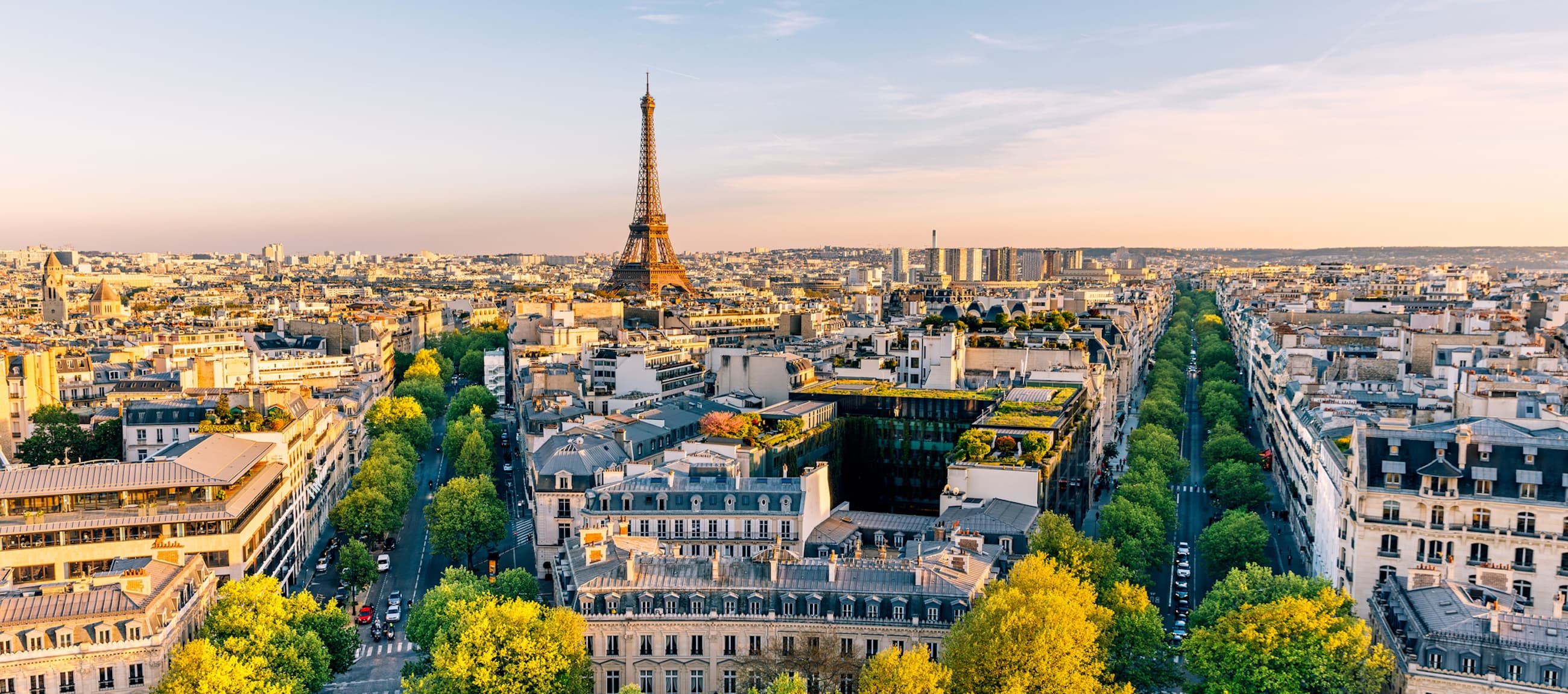//assets.onlocationexp.com/prod/images/NFL IG Paris City Card 3.jpg