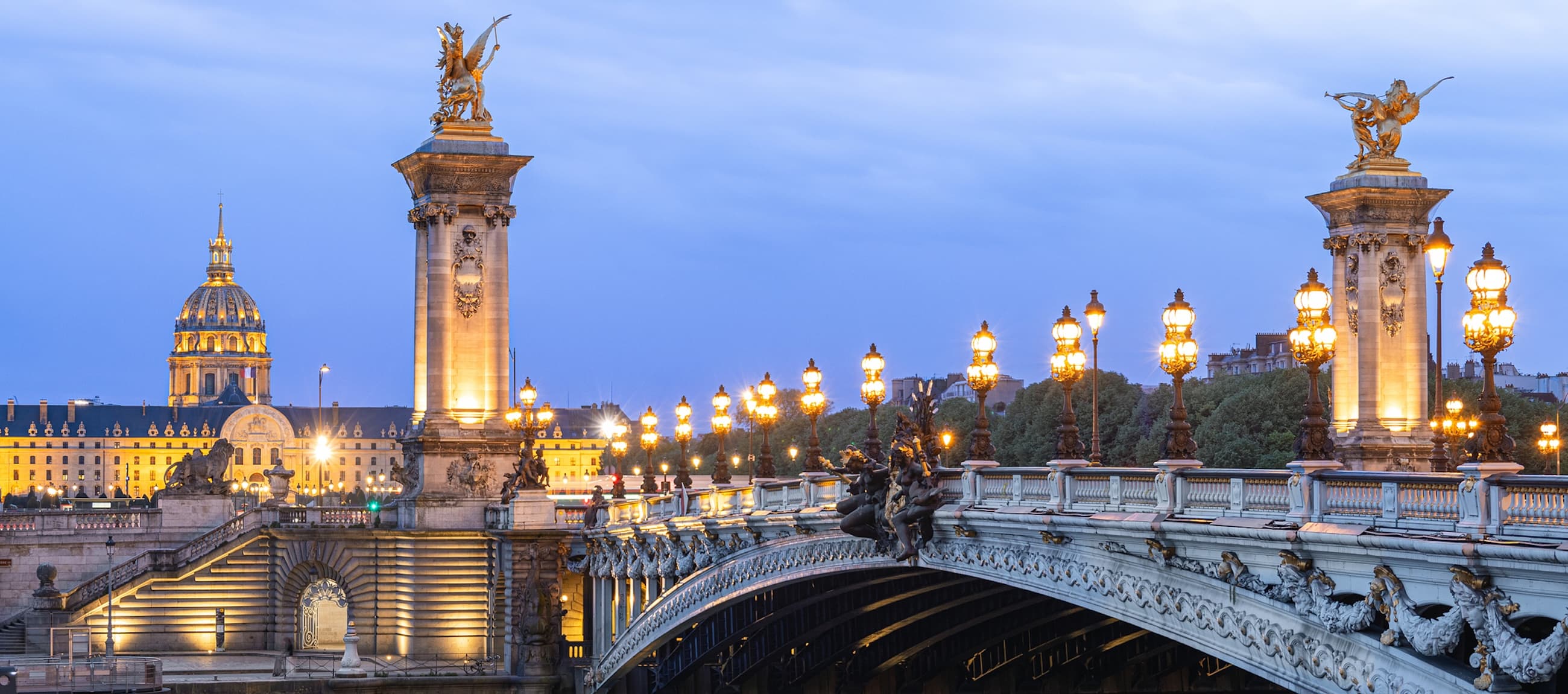 //assets.onlocationexp.com/prod/images/NFL IG Paris City Card 4.jpg