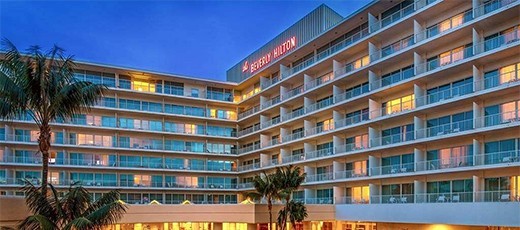 //assets.onlocationexp.com/prod/images/The Beverly Hilton Exterior.jpg