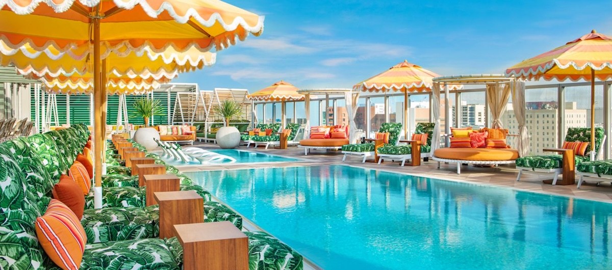 //assets.onlocationexp.com/prod/images/AC Hotel LA Card 5 Pool.jpeg