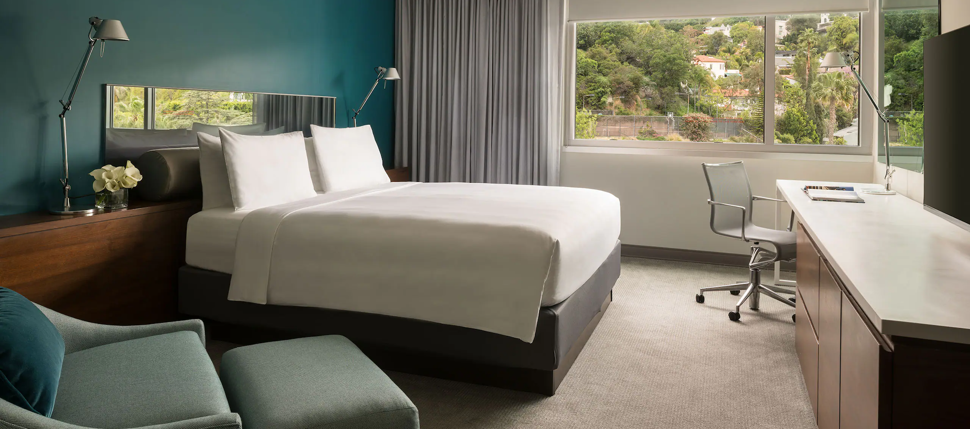 //assets.onlocationexp.com/prod/images/Andaz West Hollywood Card 5 Hotel Room.png
