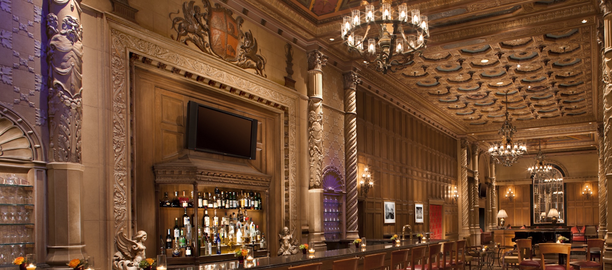 //assets.onlocationexp.com/prod/images/Biltmore Card 4 Gallery Bar.jpg