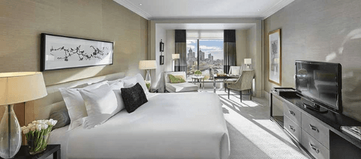 //assets.onlocationexp.com/prod/images/Crown Towers Room.png