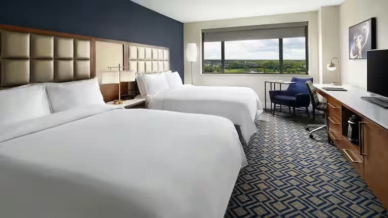 //assets.onlocationexp.com/prod/images/HiltonOakBrookHills-QueenQueen.jpg