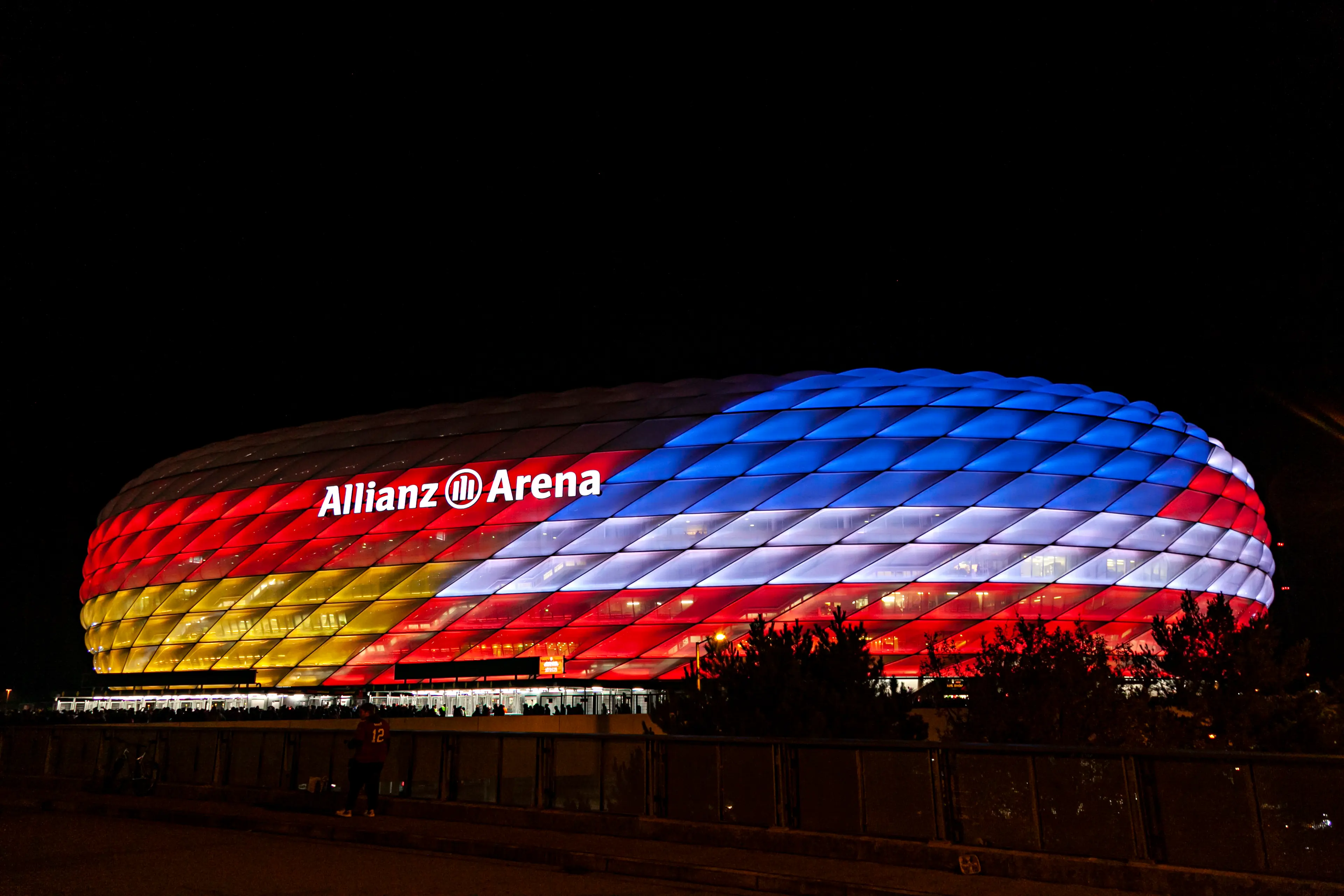 //assets.onlocationexp.com/prod/images/Munich Allianz Arena.jpg
