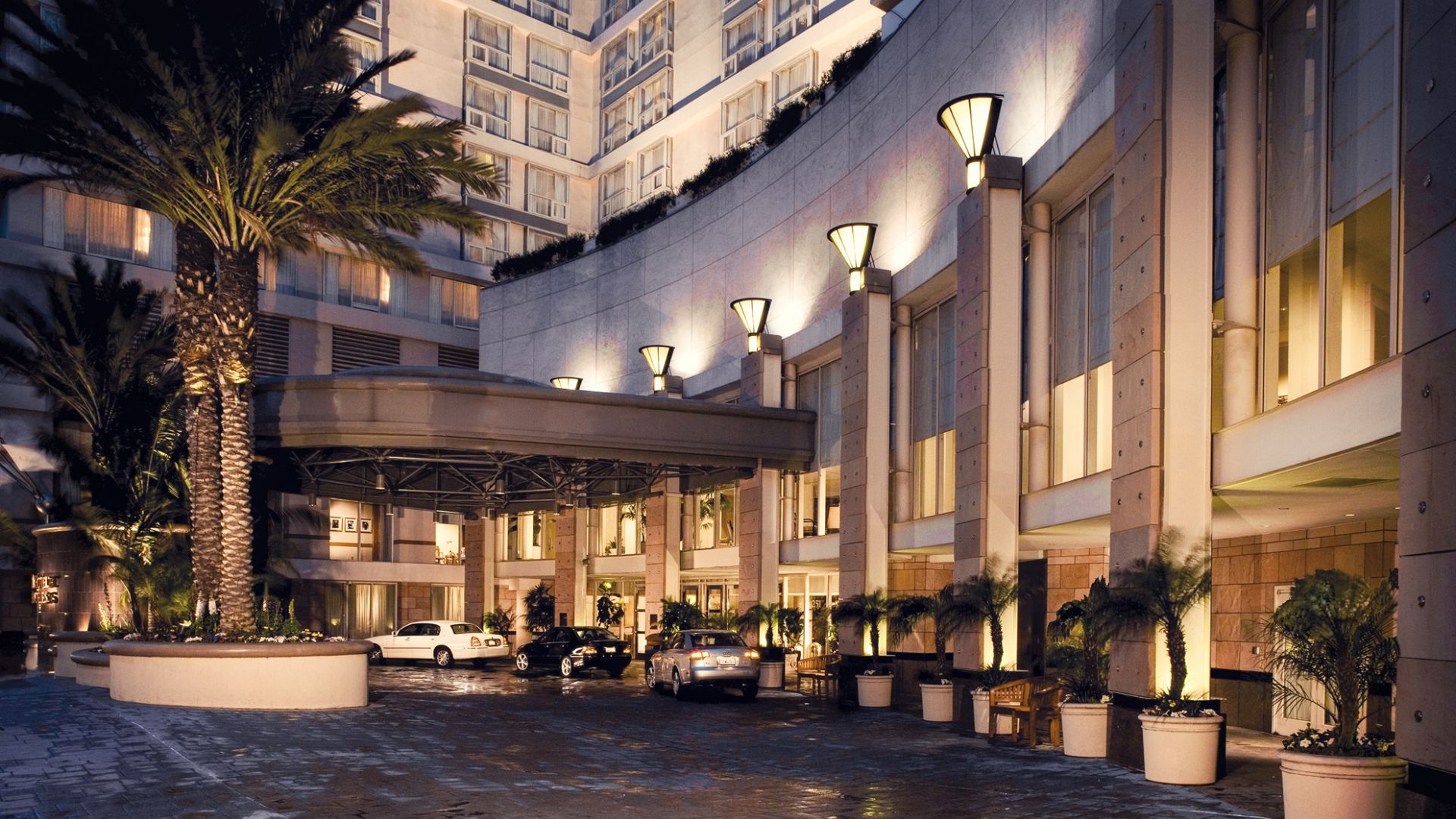 //assets.onlocationexp.com/prod/images/Omni Los Angeles Exterior.jpg