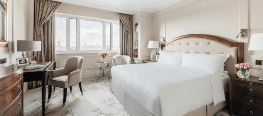 //assets.onlocationexp.com/prod/images/langham-london-room-carousel.png